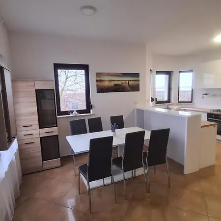 아파트 Dom Pod Wroclawiem23 *